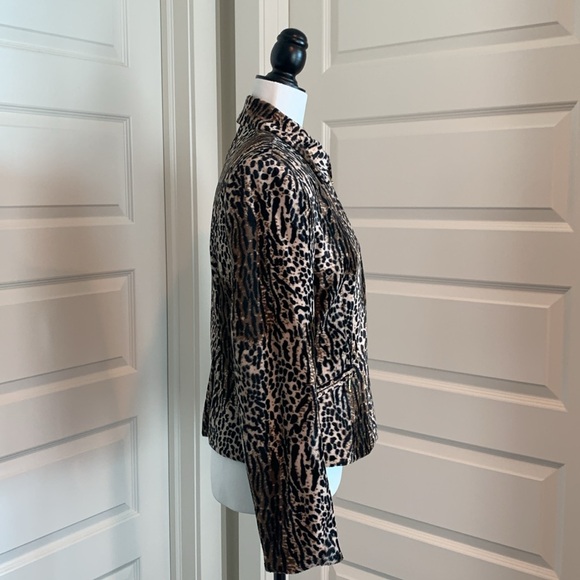 LAURA Women’s Animal Print Jacket - Picture 6 of 16